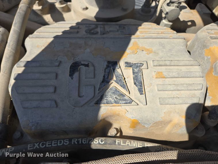 image for item EB1044 2000 Peterbuilt 377 semi truck