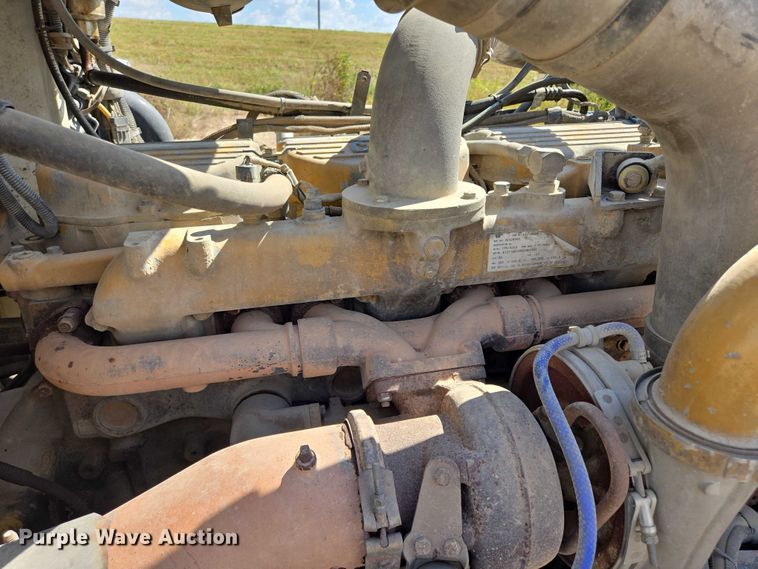 image for item EB1044 2000 Peterbuilt 377 semi truck