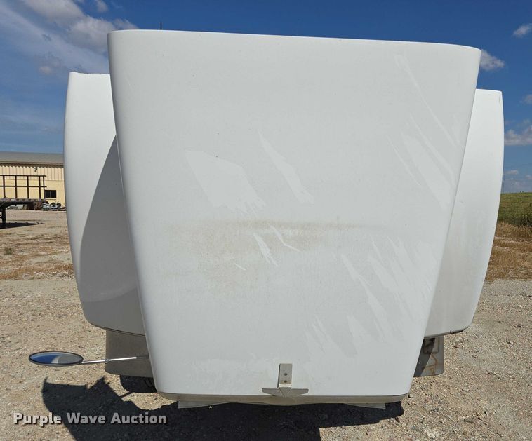 image for item EB1044 2000 Peterbuilt 377 semi truck