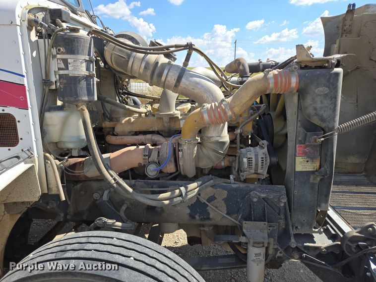 image for item EB1044 2000 Peterbuilt 377 semi truck