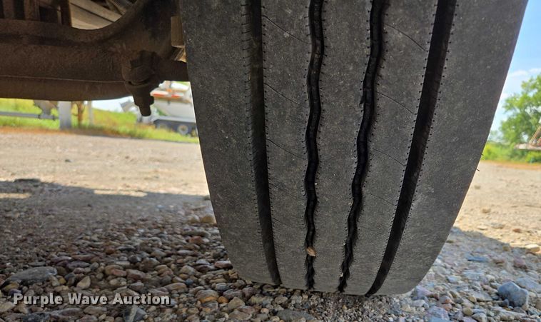 image for item EB1044 2000 Peterbuilt 377 semi truck