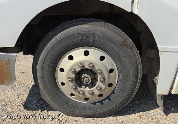 image for item EB1044 2000 Peterbuilt 377 semi truck