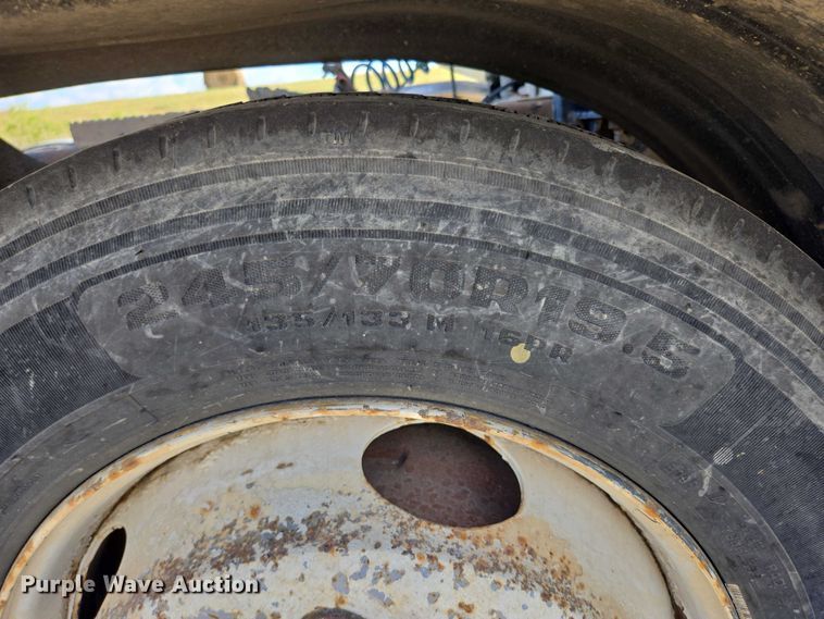 image for item EB1044 2000 Peterbuilt 377 semi truck