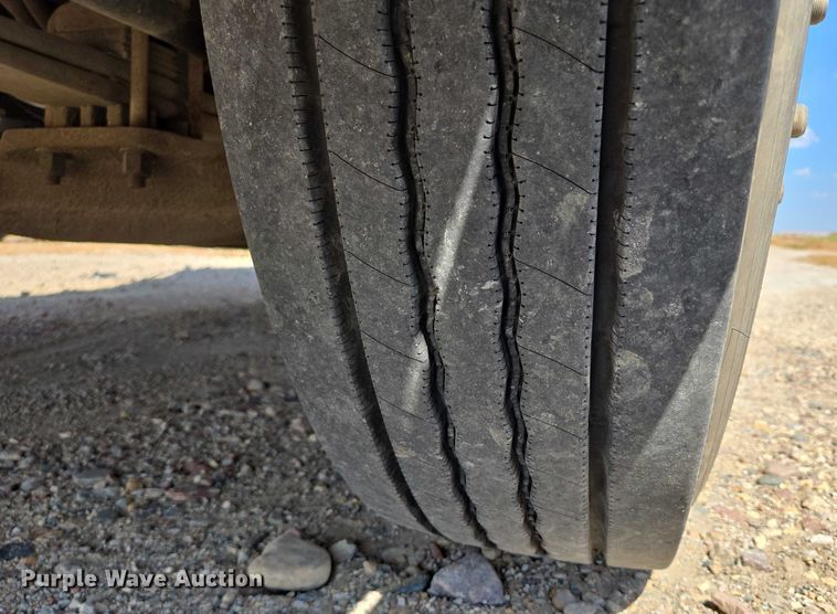 image for item EB1044 2000 Peterbuilt 377 semi truck