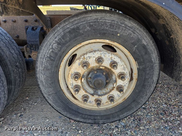 image for item EB1044 2000 Peterbuilt 377 semi truck