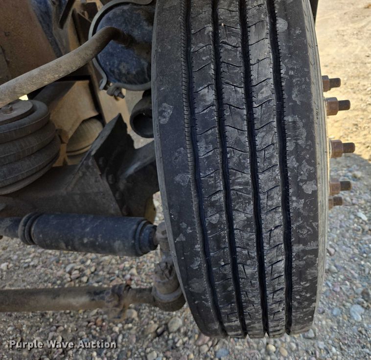 image for item EB1044 2000 Peterbuilt 377 semi truck