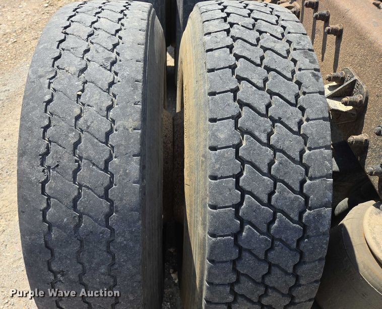 image for item EB1044 2000 Peterbuilt 377 semi truck