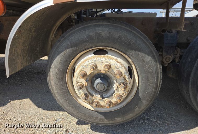 image for item EB1044 2000 Peterbuilt 377 semi truck