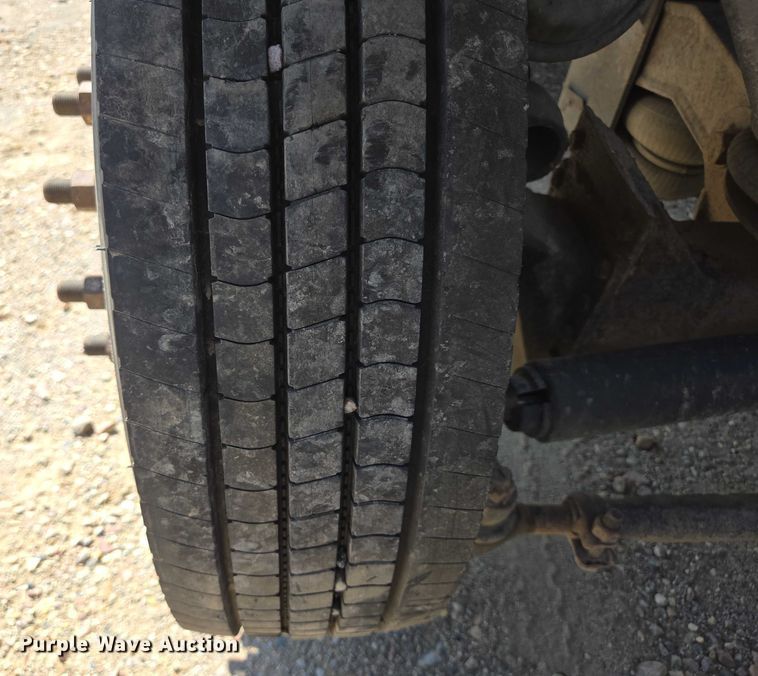 image for item EB1044 2000 Peterbuilt 377 semi truck