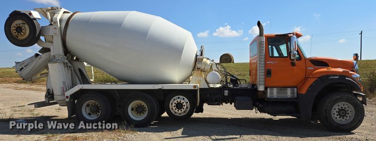 image for item EB1045 2013 International WorkStar 7600 SFA ready mix truck