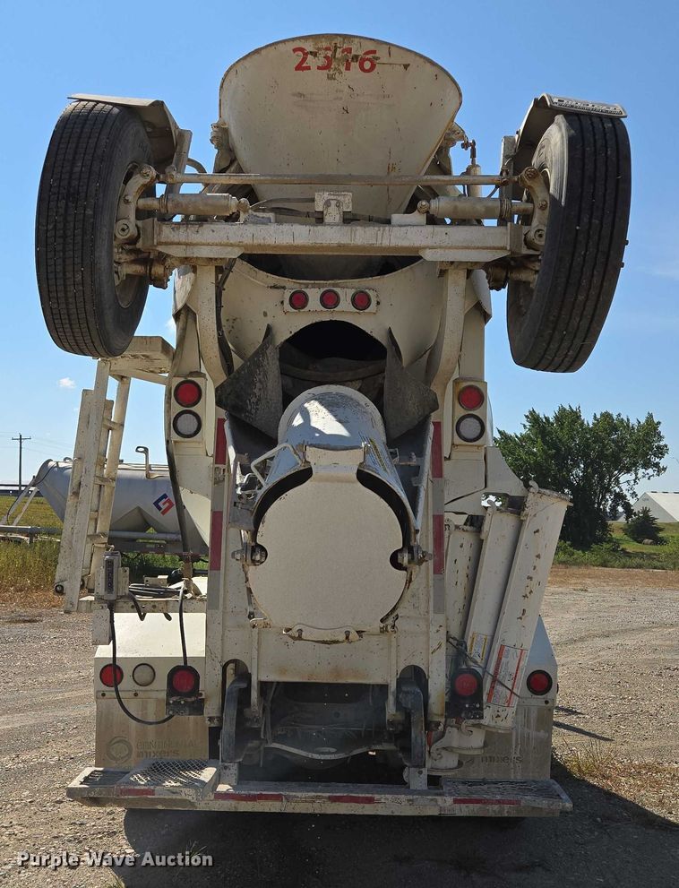 image for item EB1045 2013 International WorkStar 7600 SFA ready mix truck