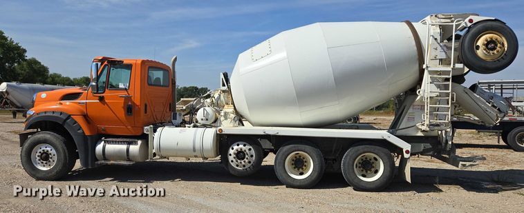 image for item EB1045 2013 International WorkStar 7600 SFA ready mix truck