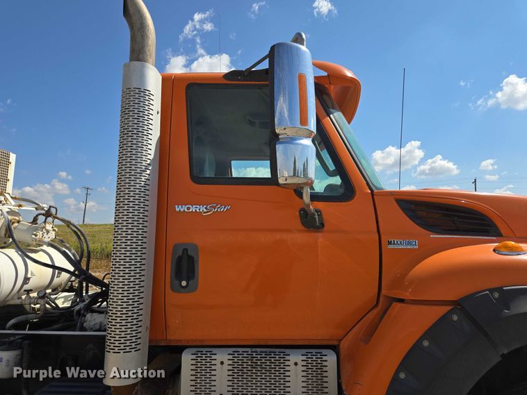 image for item EB1045 2013 International WorkStar 7600 SFA ready mix truck