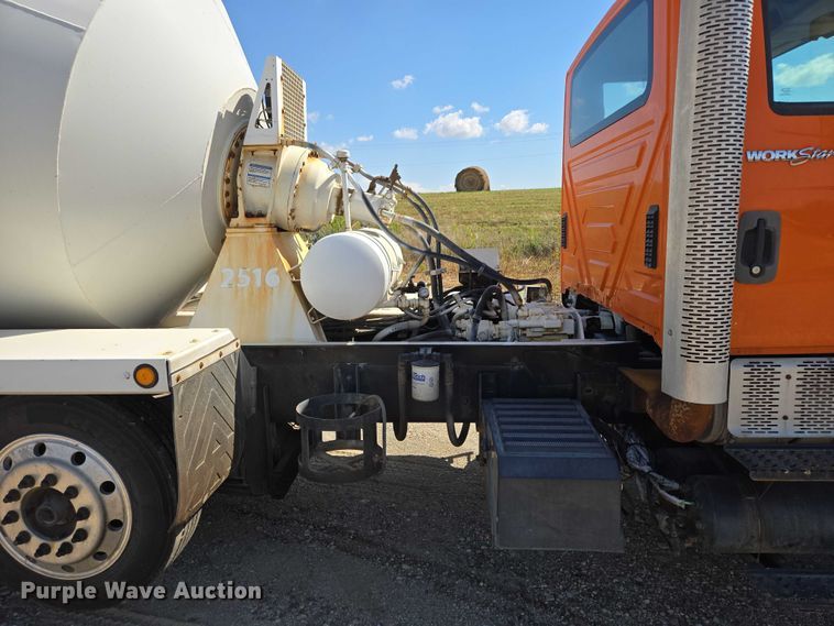 image for item EB1045 2013 International WorkStar 7600 SFA ready mix truck