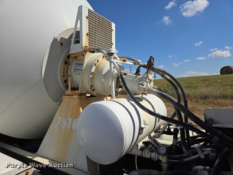 image for item EB1045 2013 International WorkStar 7600 SFA ready mix truck