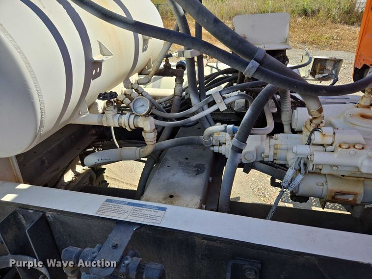 image for item EB1045 2013 International WorkStar 7600 SFA ready mix truck