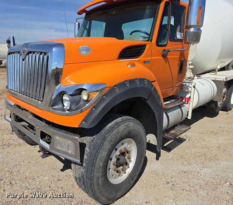 image for item EB1045 2013 International WorkStar 7600 SFA ready mix truck