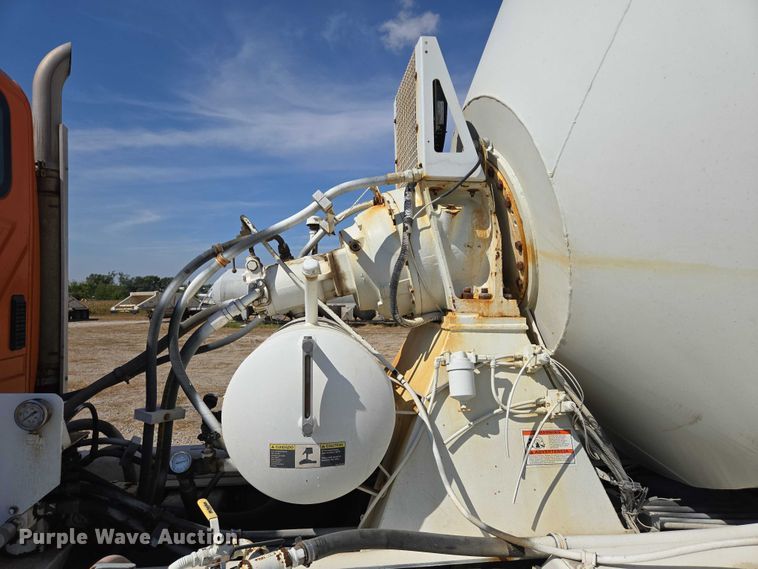 image for item EB1045 2013 International WorkStar 7600 SFA ready mix truck