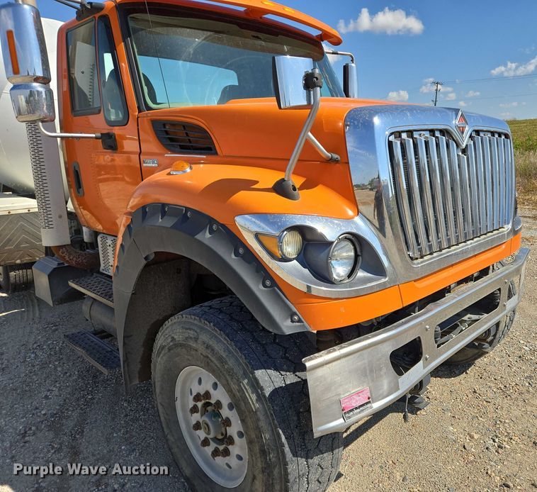 image for item EB1045 2013 International WorkStar 7600 SFA ready mix truck