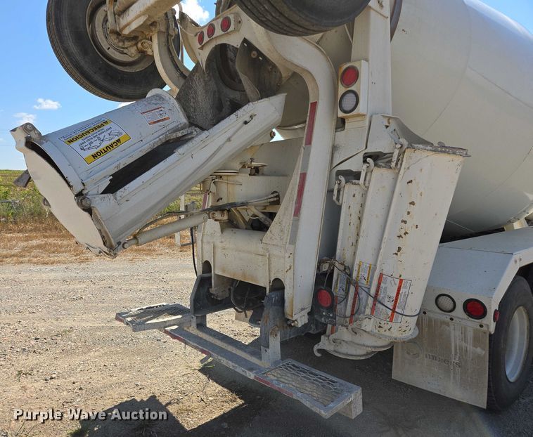 image for item EB1045 2013 International WorkStar 7600 SFA ready mix truck