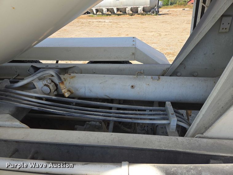 image for item EB1045 2013 International WorkStar 7600 SFA ready mix truck