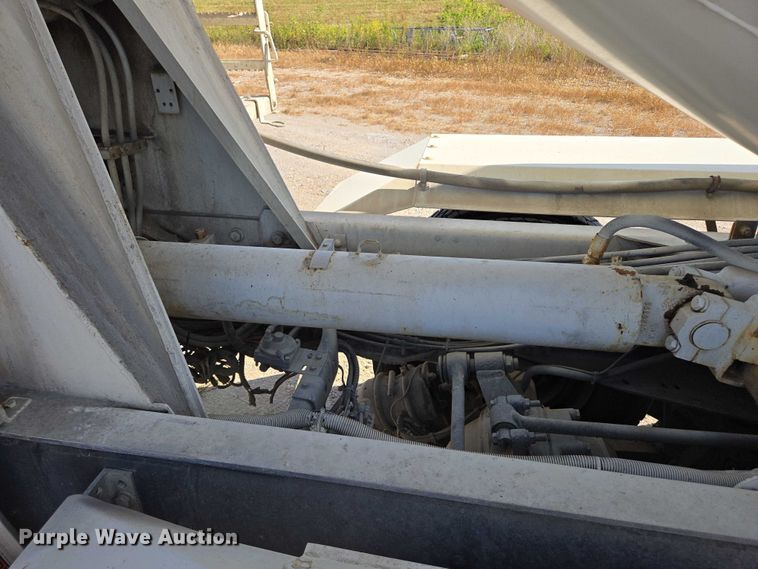 image for item EB1045 2013 International WorkStar 7600 SFA ready mix truck