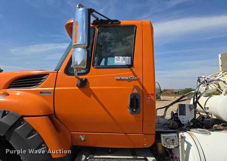 image for item EB1045 2013 International WorkStar 7600 SFA ready mix truck