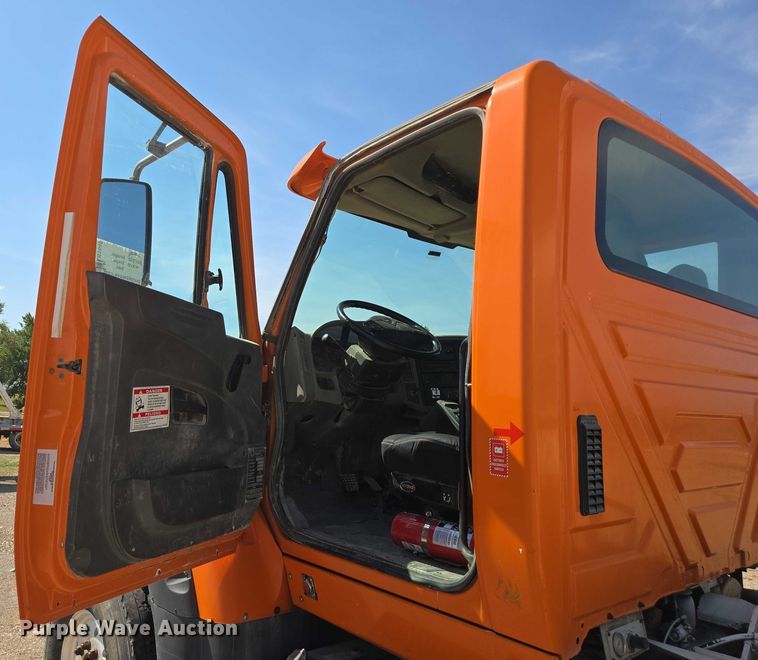 image for item EB1045 2013 International WorkStar 7600 SFA ready mix truck