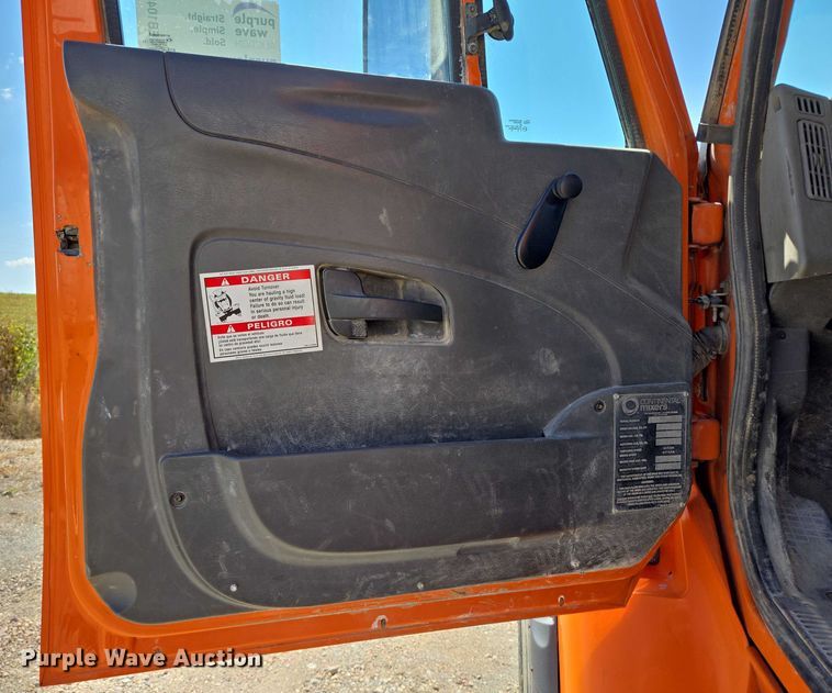 image for item EB1045 2013 International WorkStar 7600 SFA ready mix truck