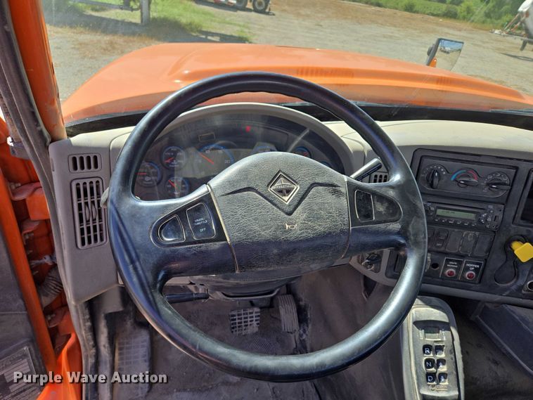 image for item EB1045 2013 International WorkStar 7600 SFA ready mix truck