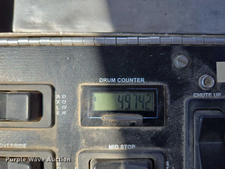 image for item EB1045 2013 International WorkStar 7600 SFA ready mix truck