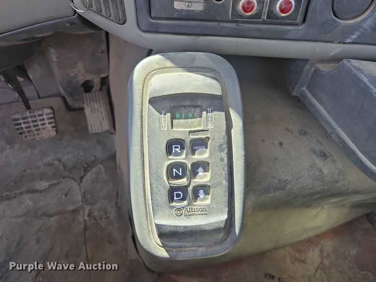 image for item EB1045 2013 International WorkStar 7600 SFA ready mix truck