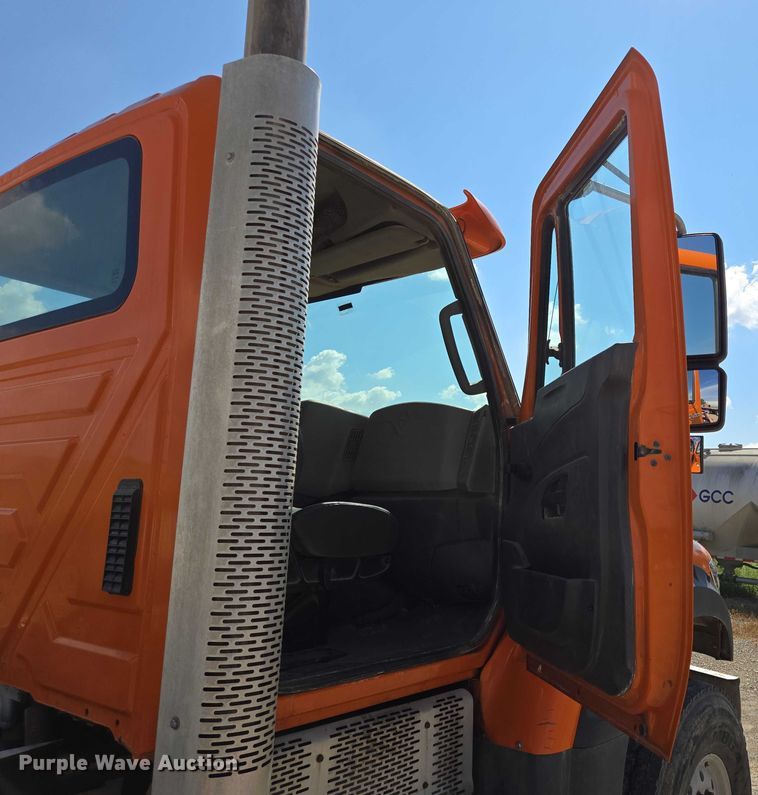 image for item EB1045 2013 International WorkStar 7600 SFA ready mix truck