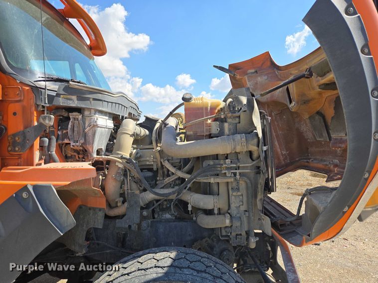 image for item EB1045 2013 International WorkStar 7600 SFA ready mix truck