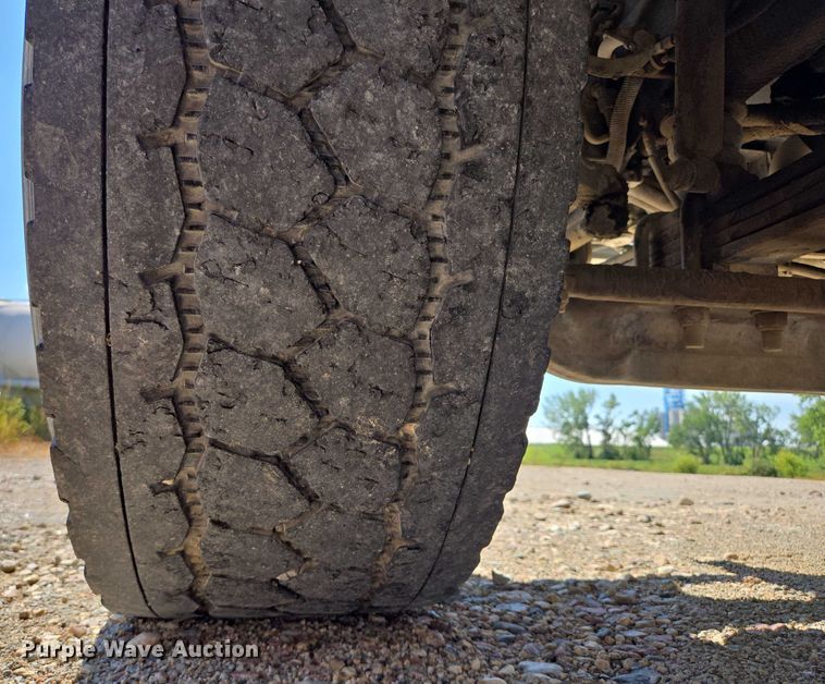 image for item EB1045 2013 International WorkStar 7600 SFA ready mix truck