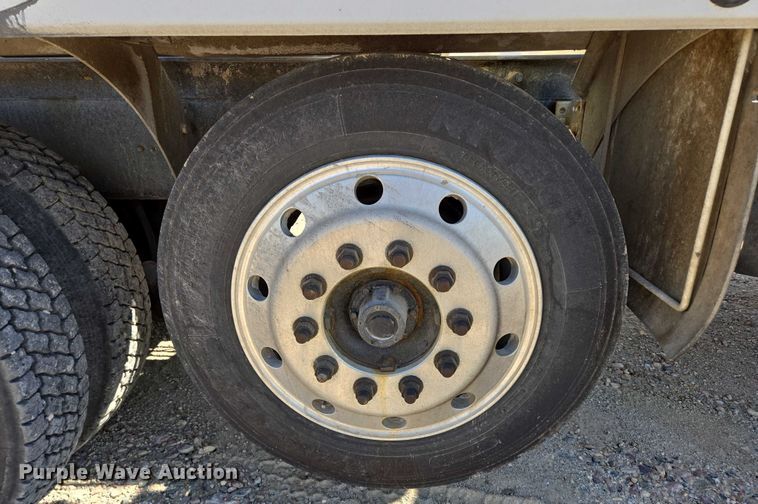 image for item EB1045 2013 International WorkStar 7600 SFA ready mix truck