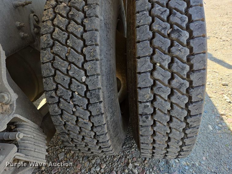 image for item EB1045 2013 International WorkStar 7600 SFA ready mix truck