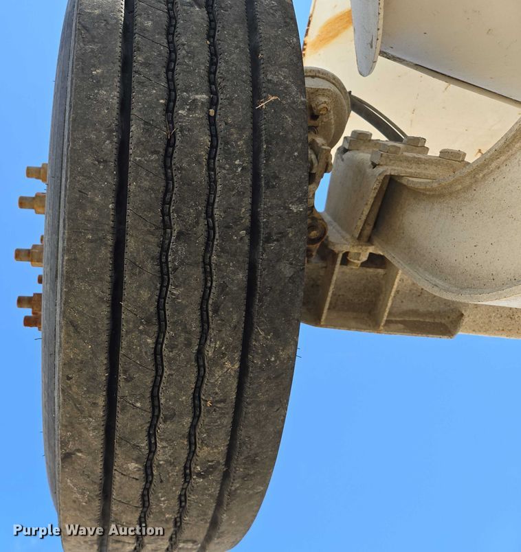 image for item EB1045 2013 International WorkStar 7600 SFA ready mix truck