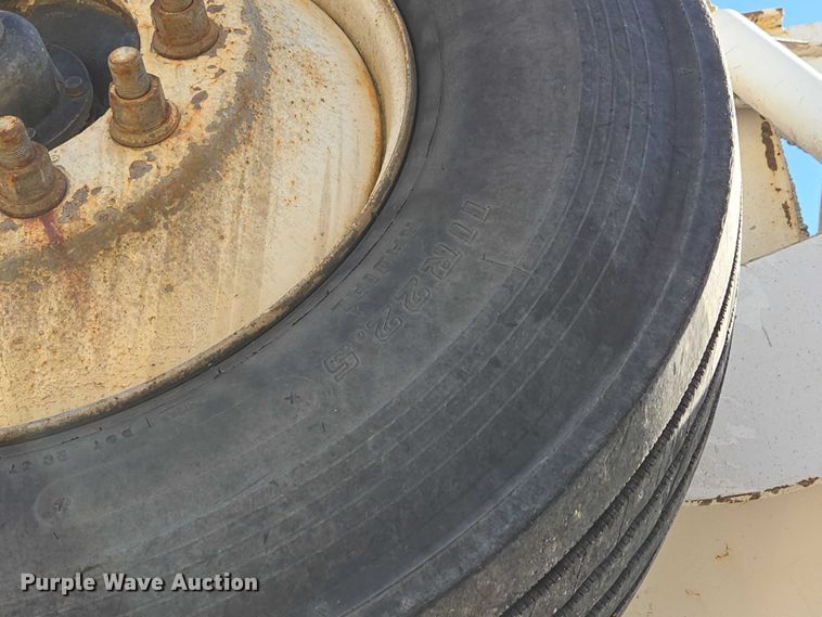 image for item EB1045 2013 International WorkStar 7600 SFA ready mix truck