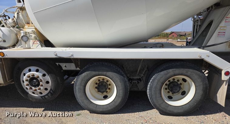 image for item EB1045 2013 International WorkStar 7600 SFA ready mix truck