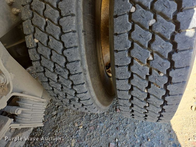 image for item EB1045 2013 International WorkStar 7600 SFA ready mix truck