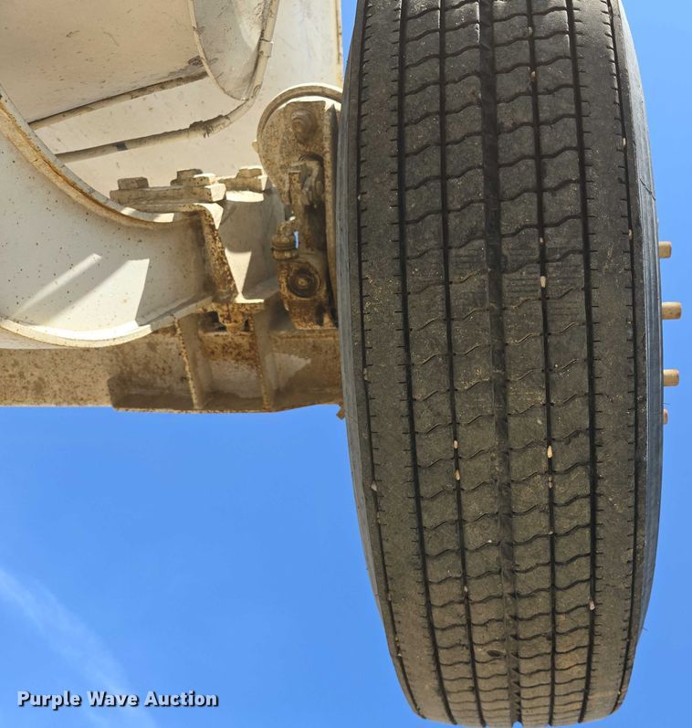 image for item EB1045 2013 International WorkStar 7600 SFA ready mix truck