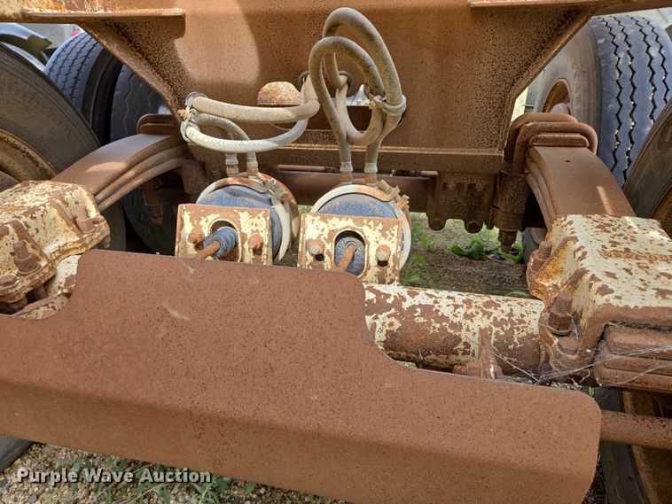 image for item EB1050 2002 Trail King TK54BDU-402 bottom dump trailer