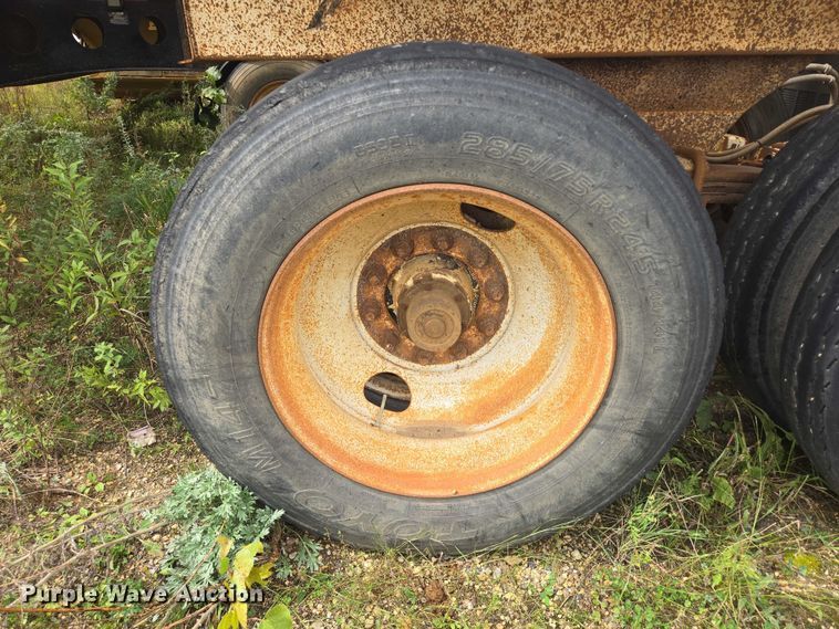 image for item EB1050 2002 Trail King TK54BDU-402 bottom dump trailer