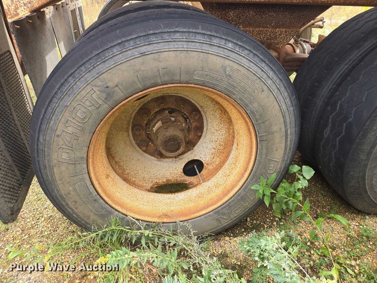 image for item EB1050 2002 Trail King TK54BDU-402 bottom dump trailer