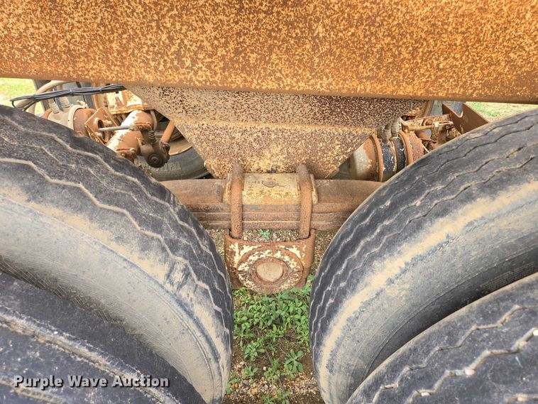 image for item EB1051 2002 Trail King TK54BDU-402 bottom dump trailer