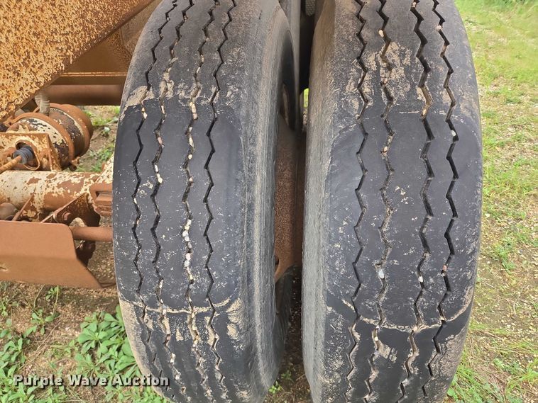 image for item EB1051 2002 Trail King TK54BDU-402 bottom dump trailer