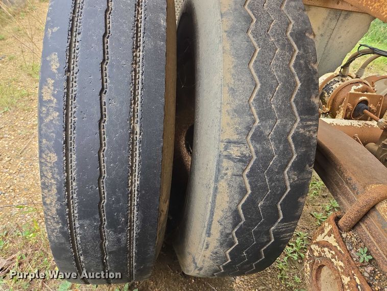 image for item EB1051 2002 Trail King TK54BDU-402 bottom dump trailer