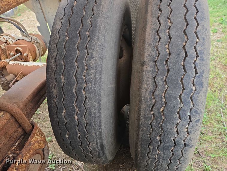 image for item EB1051 2002 Trail King TK54BDU-402 bottom dump trailer