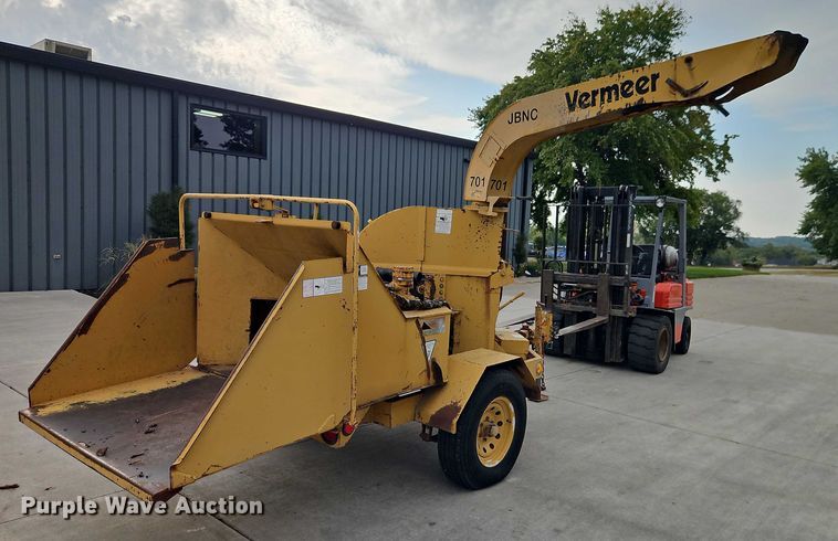 image for item EB8314 Vermeer BC1230 wood chipper